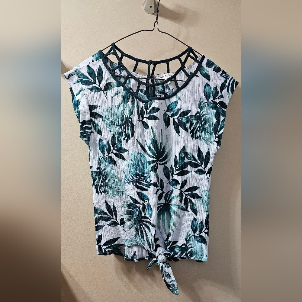 Tropical Leaf Print Blouse Tie Front size small